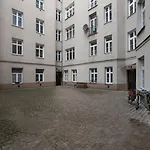 Chocimska Studio - Top Location, Tram&Shops Nearby - By Rentujemy