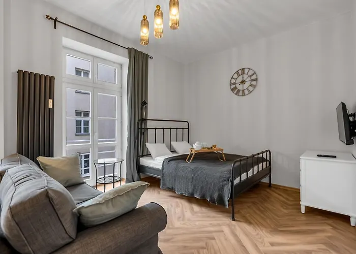 Chocimska Studio - Top Location, Tram&Shops Nearby - By Rentujemy