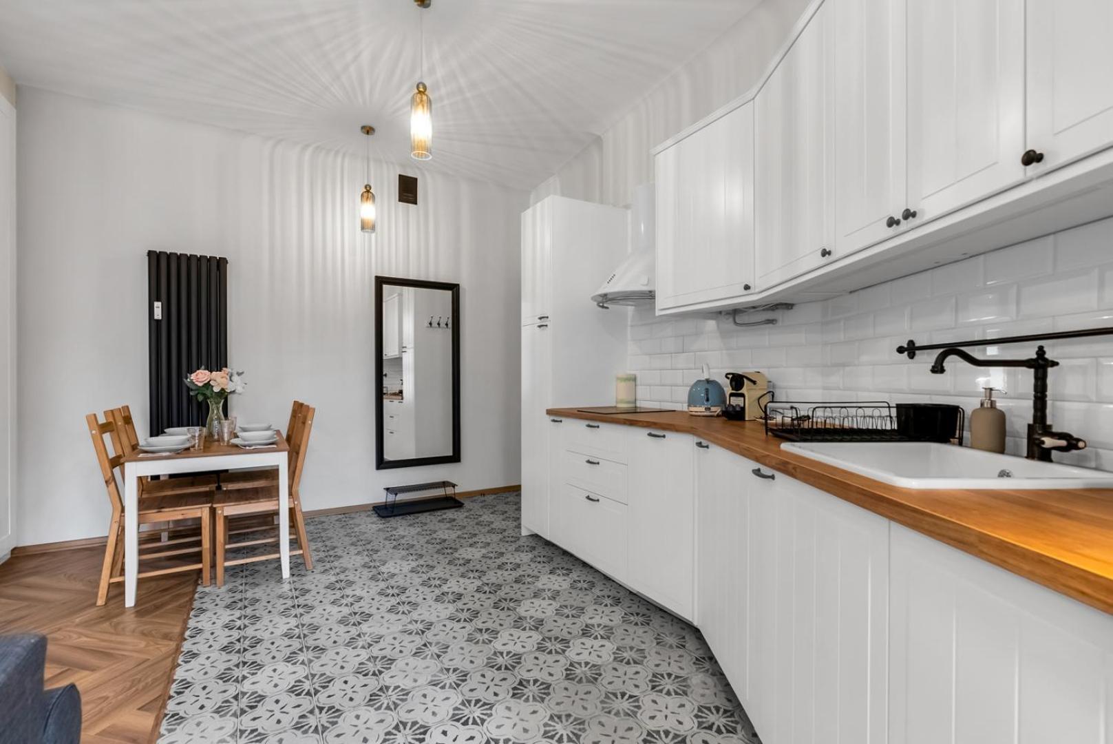 Apartament Chocimska - Location, Tram&shops Nearby - By Rentujemy *