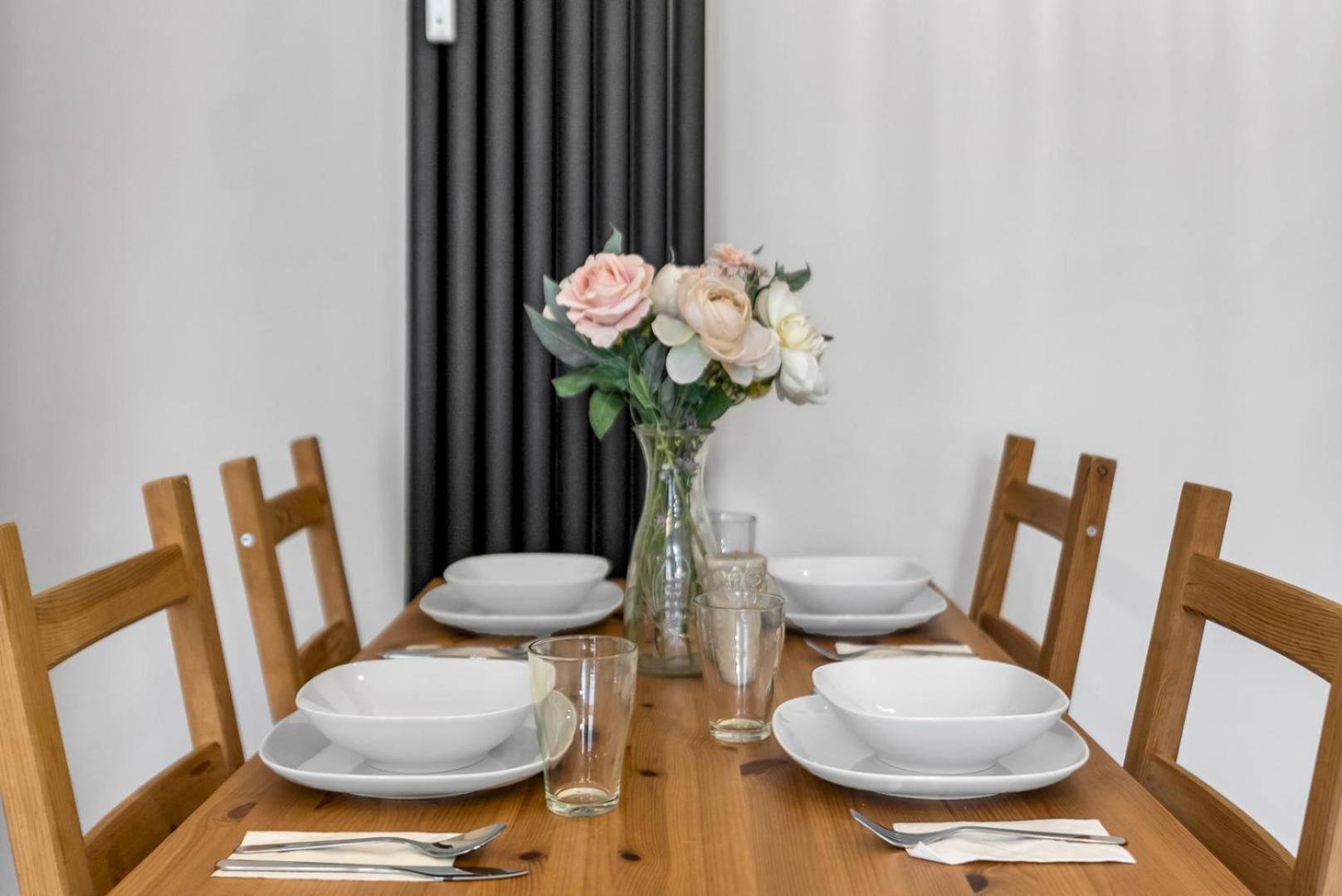 Apartament Chocimska - Location, Tram&shops Nearby - By Rentujemy